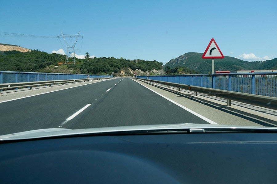Por el día tenemos mucha más visibilidad, que es la herramienta mas importante para poder conducir con seguridad.