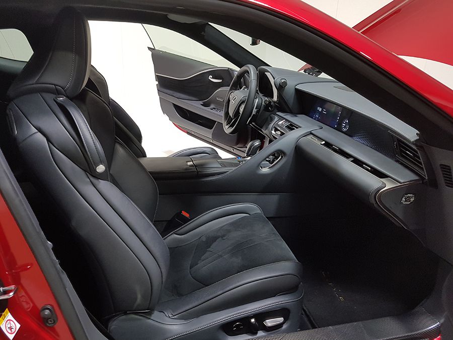 El interior tiene un diseño más convencional que el exterior.