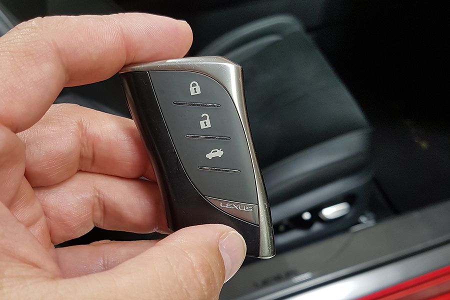 Lexus homologa unos consumos muy ajustados para sus prestaciones, peso y categoría.