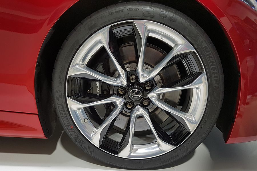 Las llantas de 21 pulgadas están disponibles en el acabado Sport+.
