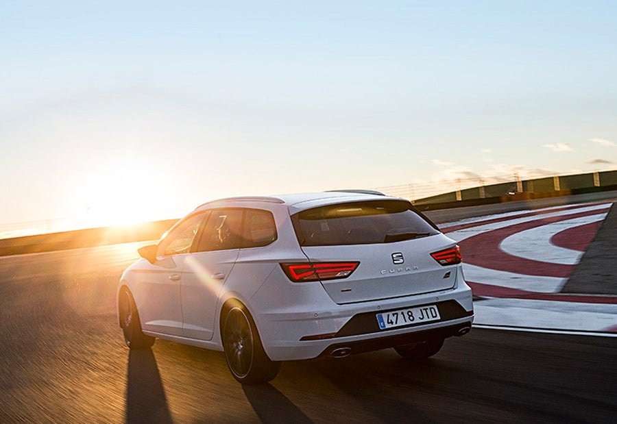 La carrocería familiar, ST, del nuevo Seat León Cupra es la única que puede optar al sistema de tracción a las 4 ruedas. Las de 3 o 5 puertas son de tracción delantera.