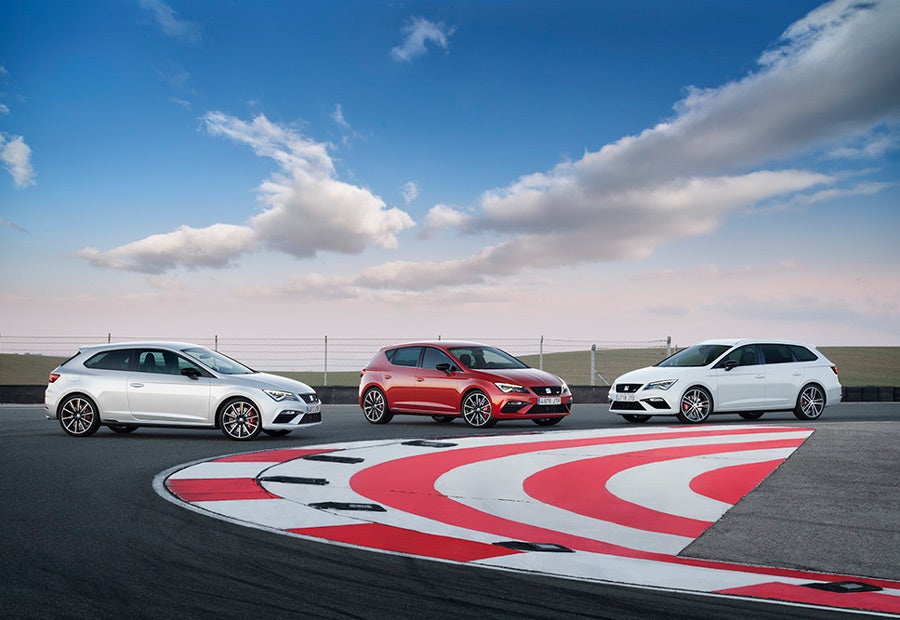 Las tres carrocerías disponibles en la gama León, lo están también, para el nuevo Seat León Cupra.