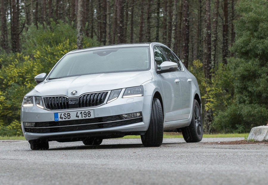 Según el motor elegido, la anchura de la vía trasera del Skoda Octavia 2017 aumenta 20 o 30 mm.