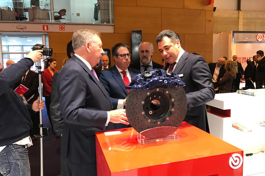 El director general de Tráfico, Gregorio Serrano, ha inaugurado la feria.