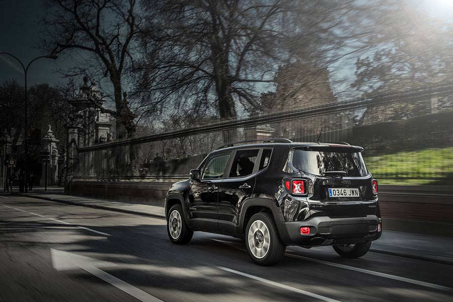 El Jeep Renegade Night Eagle II se distingue por sus detalles en 'Negro Gloss'.