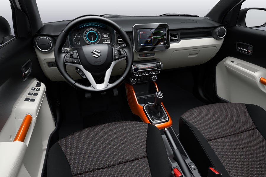 El interior del Suzuki Ignis 2017 ofrece distintas opciones para personalizarlo.