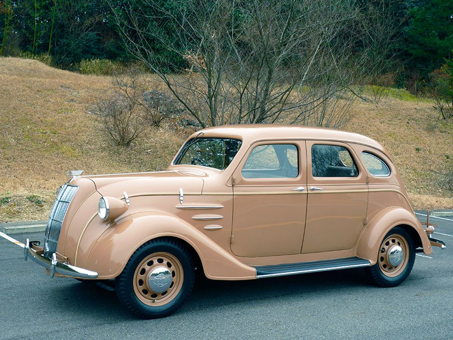 El Toyota AA tenía unas líneas inspiradas en el Chrysler Airflow.