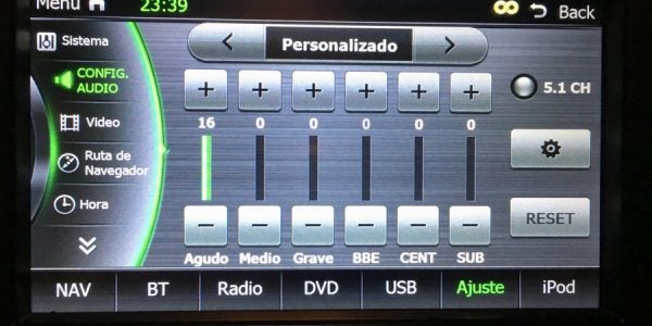 Cómo ajustar el equipo de música de nuestro coche