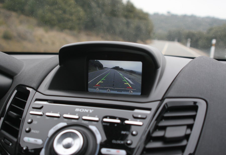 La pantalla central del Ford Fiesta ST es de 5" y es opcional que sea en color.