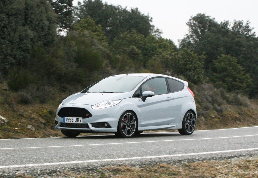 El Ford Fiesta ST está disponible con motor de 182 CV y con 200 CV, que es que estamos probando en Autocasion.com
