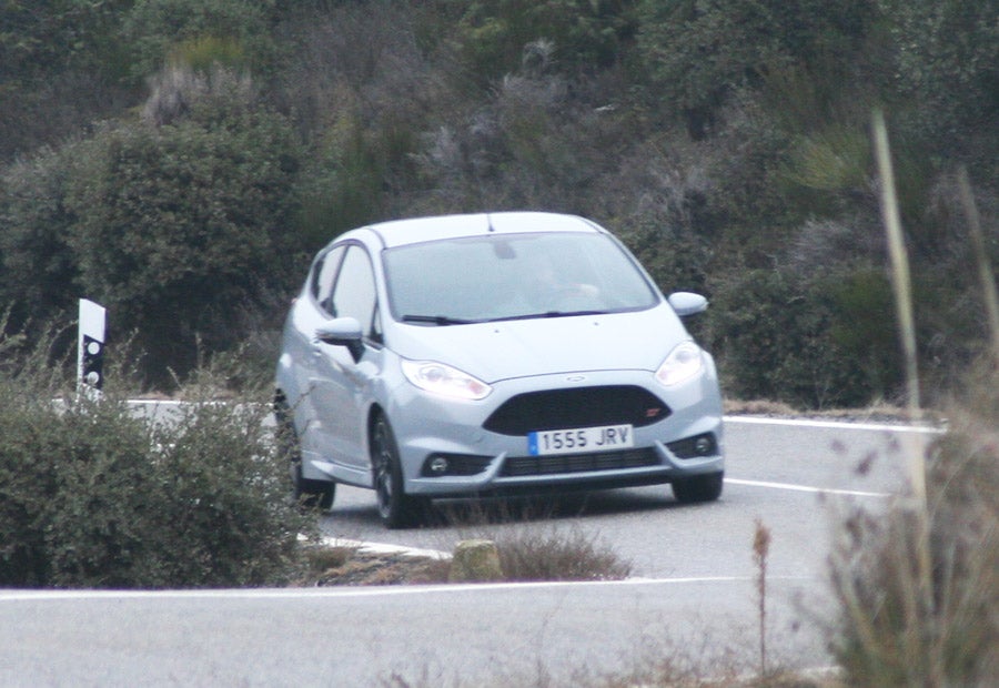 Las curvas enlazadas son el "patio de recreo"favorito del Ford Fiesta ST.