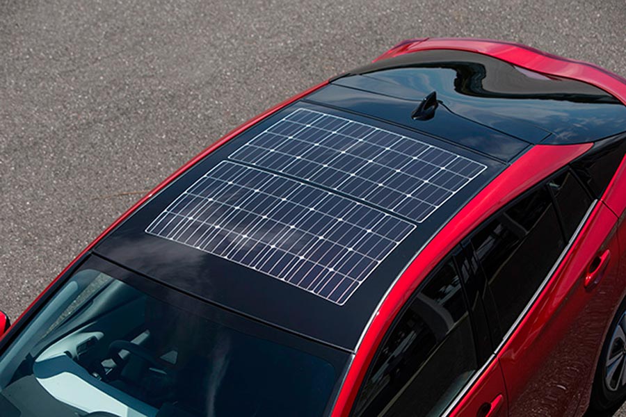 El Prius Plug-in con sus sistema híbrido enchufable también es capaz de suministrar energía; cuanta con una opción de recarga solar.