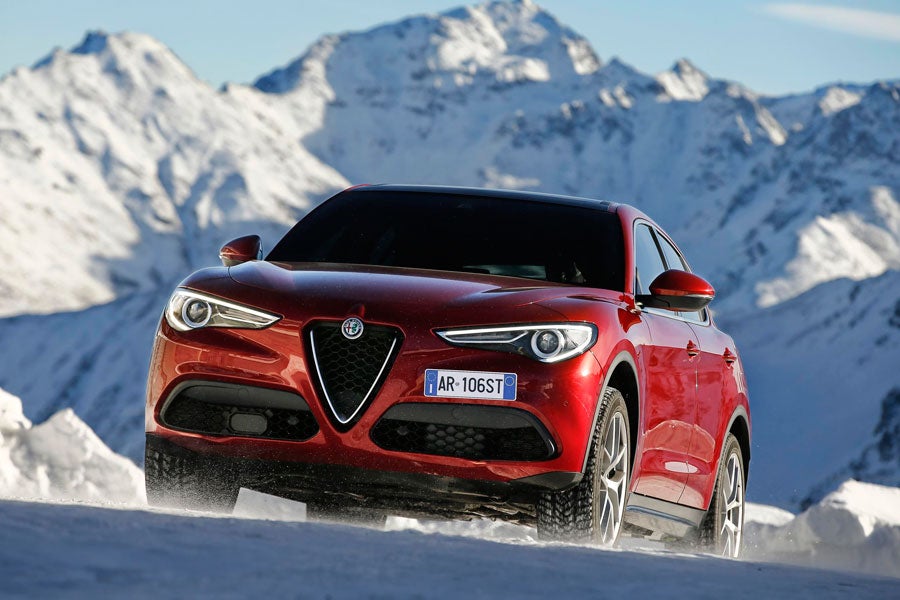 Dos nuevos motores más accesibles para el Alfa Romeo Stelvio Dos nuevos motores más accesibles para el Alfa Romeo Stelvio