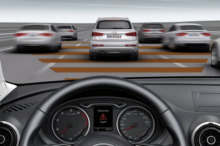 Asistencia en frenada de emergencia de Audi.