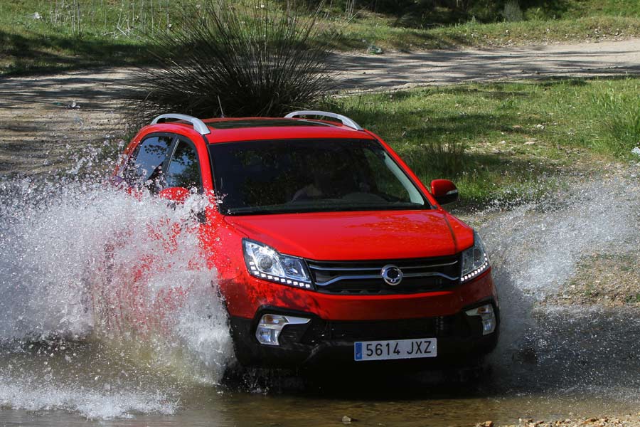 El nuevo Korando goza de una buena estabilidad, aunque la dirección debería ser un poco más directa.
