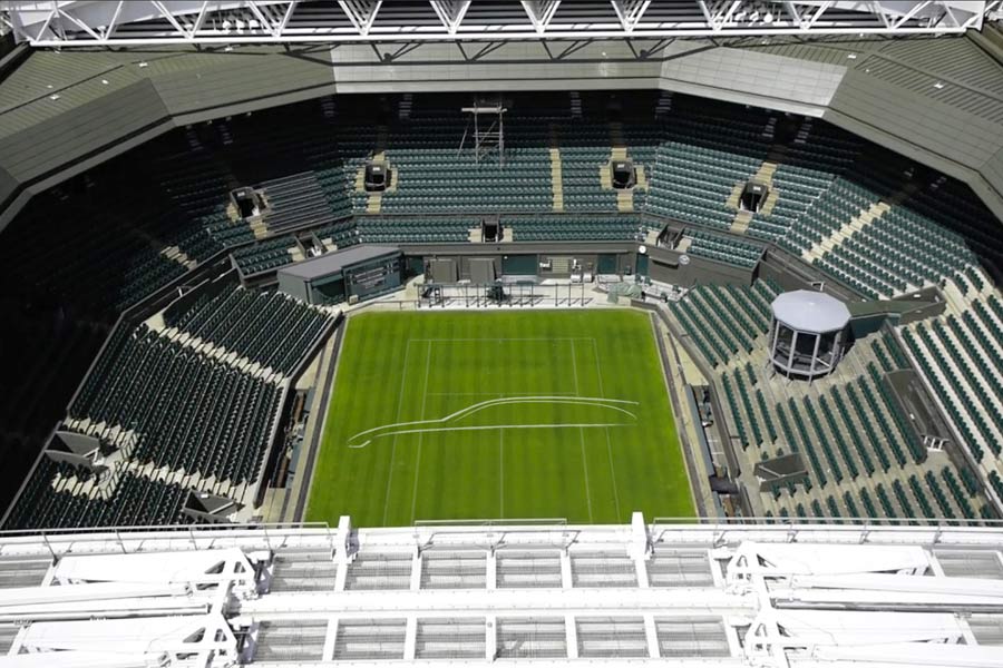 Silueta del Jaguar XF Sportbrake en Wimbledon.