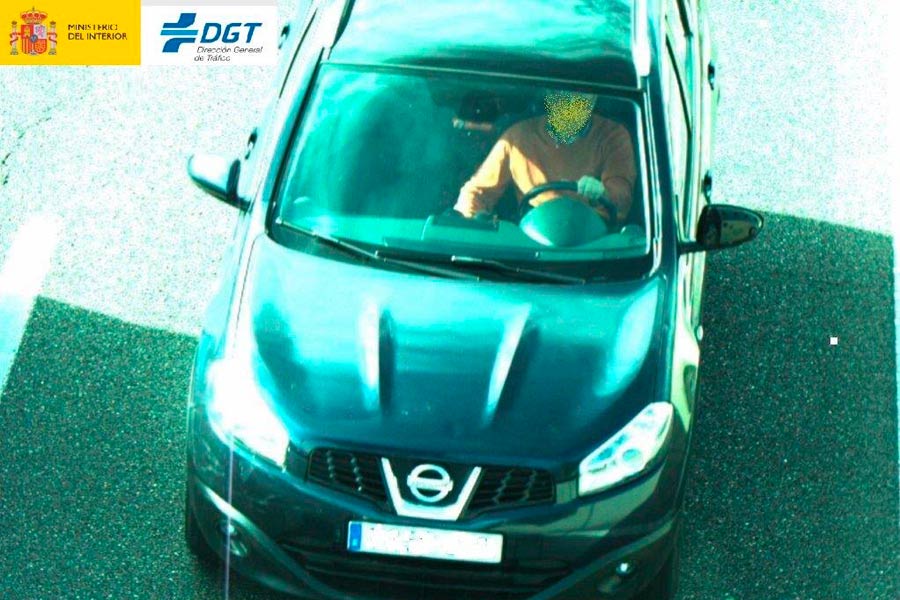 La DGT vigilará mediante cámaras el uso del cinturón de seguridad así como el del teléfono móvil al volante