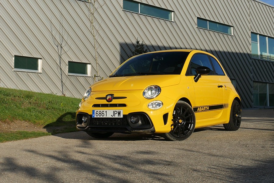 El diseño del Abarth 595 es muy atractivo.