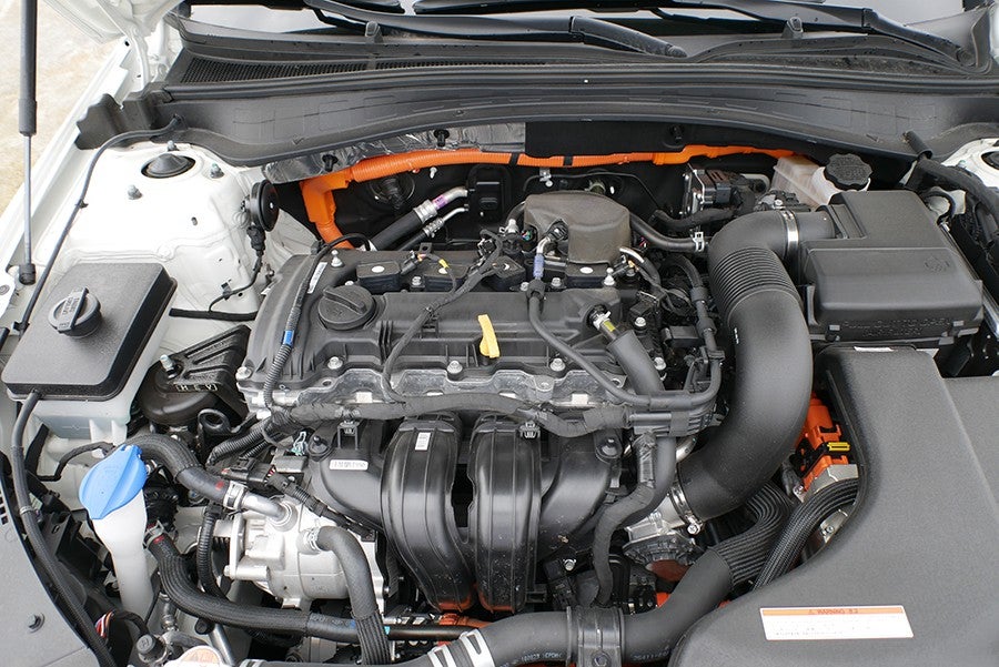 El motor 2.0 de ciclo Atkinson se asocia a un eficaz sistema híbrido.
