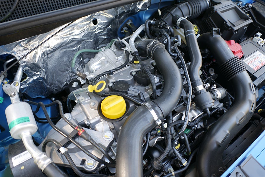 El motor de 3 cilindros vibra mucho en este modelo.