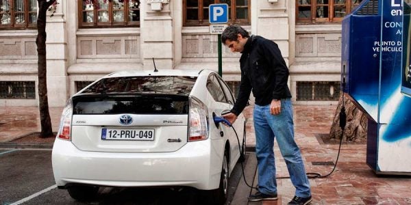 Los coches híbridos y eléctricos se benefician de una bonificación del 75% en el impuesto de circulación.