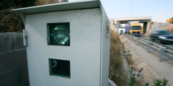 No todas las cajas que encontramos en las carreteras contienen un radar en su interior