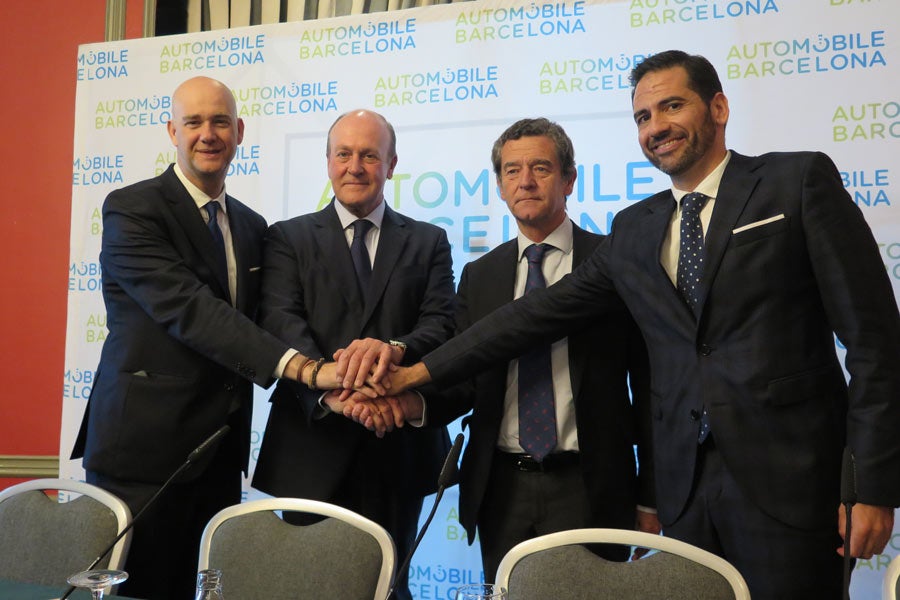 Zapatero (Fira Barcelona), Enrique Lacalle (presidente de Automobile Barcelona), Mario Armero (vicepresidente ejecutivo de Anfac) y José M. García (director de Automobile Barcelona).