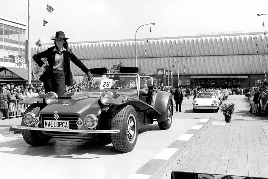 1973_salon_automovil_barcelona_desfile_miss_elegancia.jpg