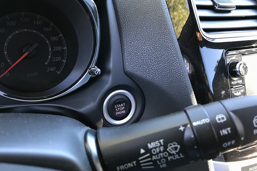 Tiene acceso y arranque sin llave, mediante el botón de Start and Stop.