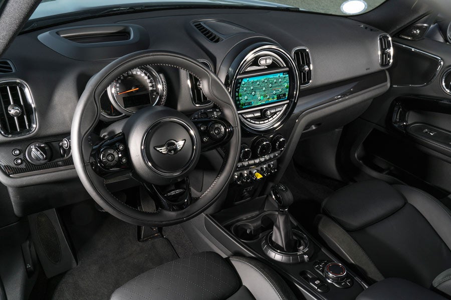 El navegador de 8,8 pulgadas del Mini Countryman S E es un extra.