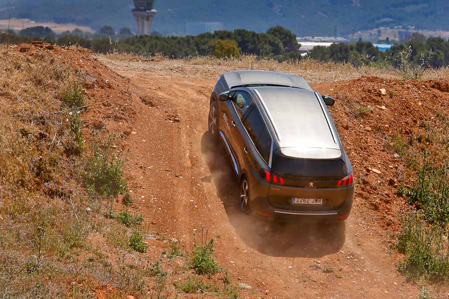 Peugeot 5008 SUV Trophy: prueba sus cualidades ‘off road’ (que las tiene) Peugeot 5008 SUV Trophy: prueba sus cualidades ‘off road’ (que las tiene)