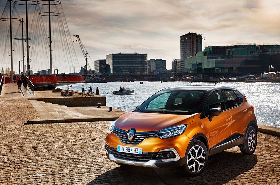 Los colores atrevidos y las carrocerías en dos tonos favorecen al Captur.