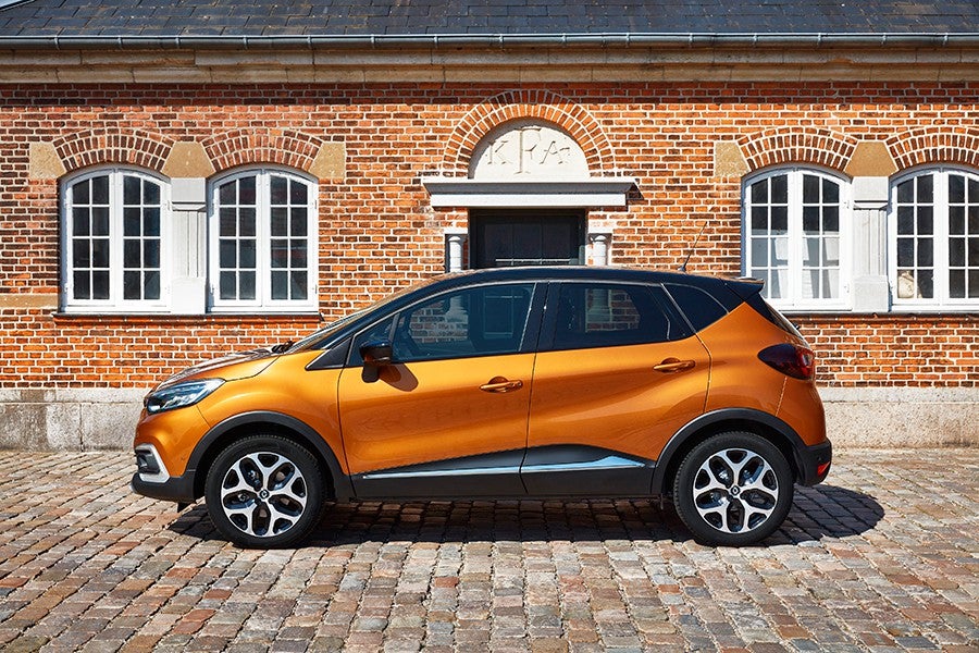 El Captur llega con 10 versiones a España, a las que se sumarán otras dos un mes más tarde, la diésel de 90 CV con cambio manual y automático.