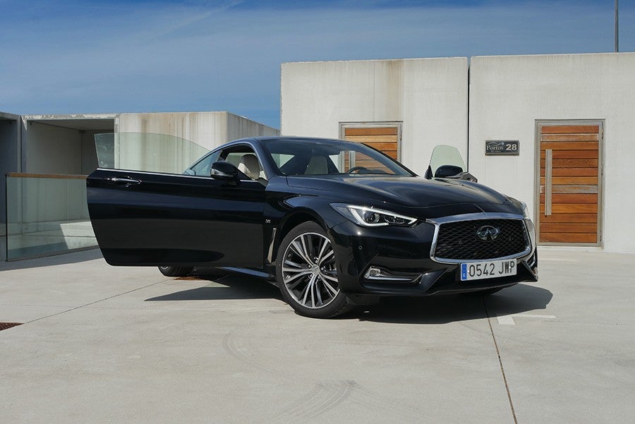 El nivel de equipamiento del Infiniti Q60 es muy completo, con una relación precio/producto excelente.