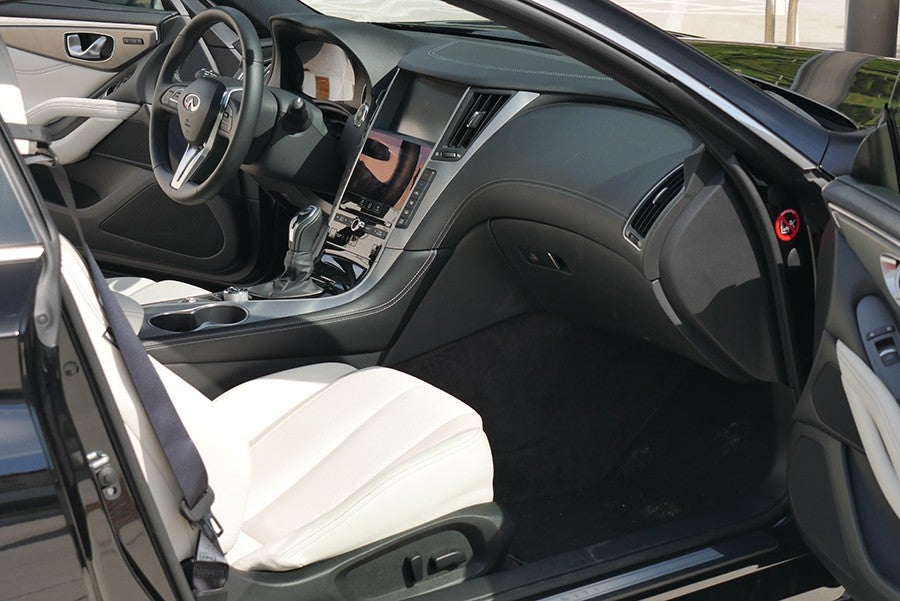 El interior del Infiniti destaca por calidad de materiales, acabados y diseño.