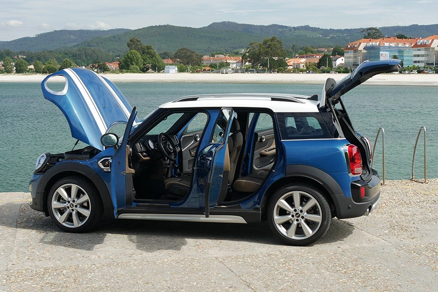 El equipamiento del Countryman puede ser tan completo como nuestra cuenta bancaria pueda permitirse.