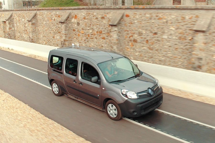 ¿Se puede recargar un coche eléctrico en marcha? ¿Se puede recargar un coche eléctrico en marcha?
