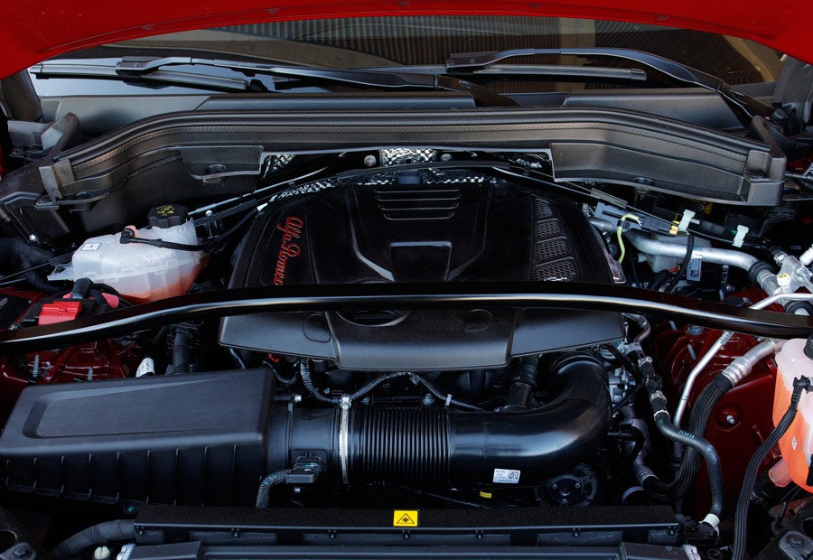 Cuenta con motores gasolina y diésel con, por el momento, potencias de entre 150 y 280 CV.