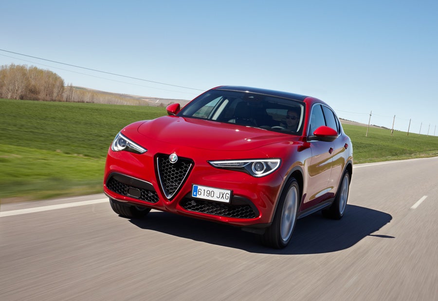 Ya está a la venta el nuevo Alfa Romeo Stelvio, con motores gasolina y diésel y un precio de partida de 40.300 euros.
