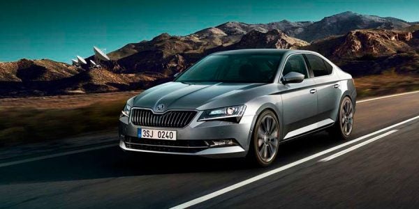 Los cambios estéticos del Skoda Superb 2017 son mínimos.