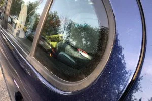 Cómo quitar las gotas de resina de la pintura del coche | Autocasión