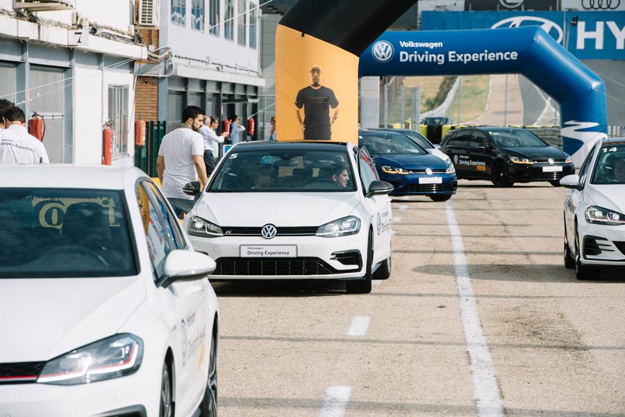 La seguridad prima en todo momento durante cualquier curso de Volkswagen Driving Experience.