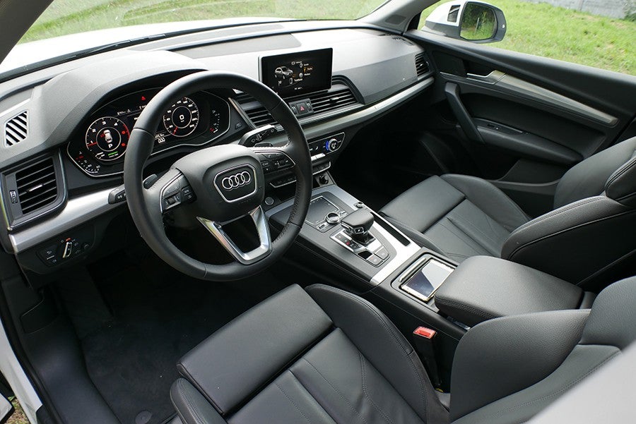 El interior del Audi Q5 es austero pero de buena calidad.