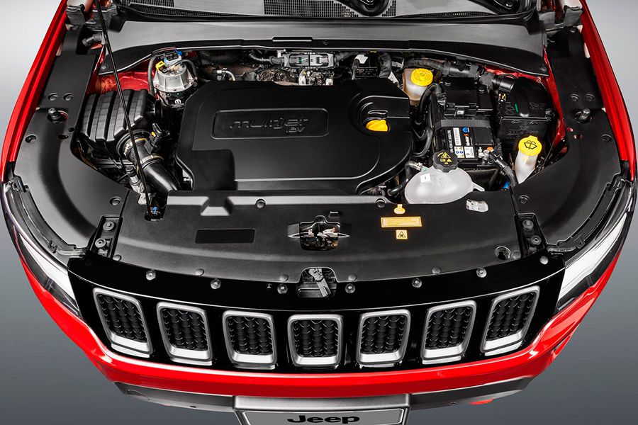 El Compass se ofrece con mecánicas diésel y gasolina, 4x2 y 4x4 y manual o automático.
