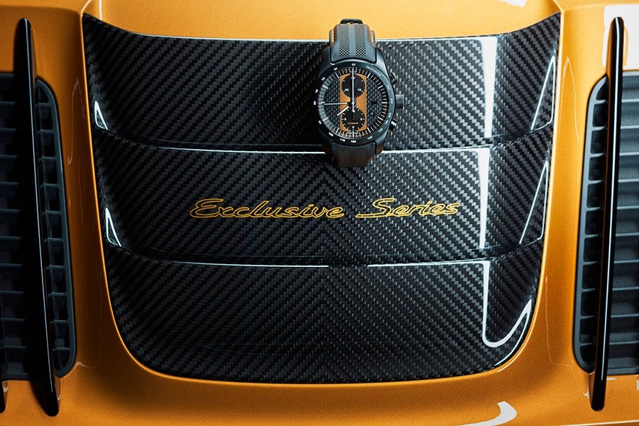 Por algo menos de lo que cuesta el coche puedes hacerte con este cronógrafo edición limitada.