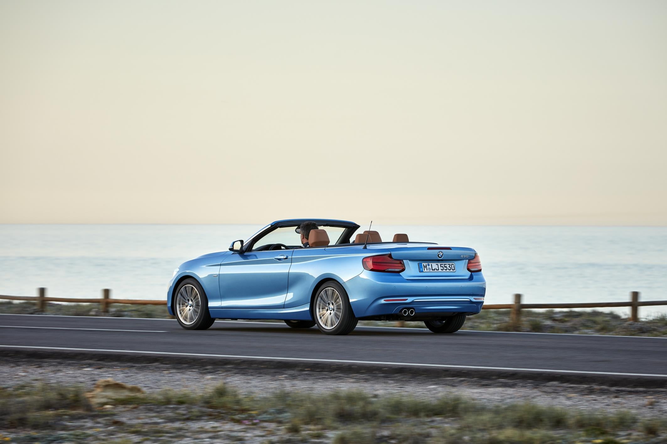 BMW Serie 2 Cabrio recibe mejoras que acentuan su dinámismo.