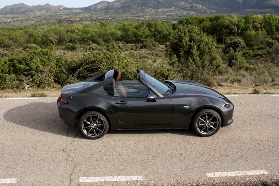 El comportamiento dinámico del Mazda MX-5 RF es excepcional.