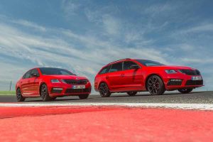 El Skoda Ocatavia RS 245 esta disponible n dos versiones, Combi y sedán.