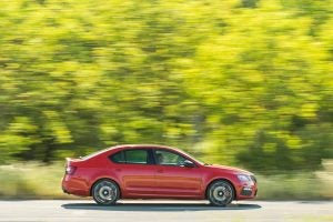Imagen dinámica y agresiva para el Skoda Octavia RS 245.
