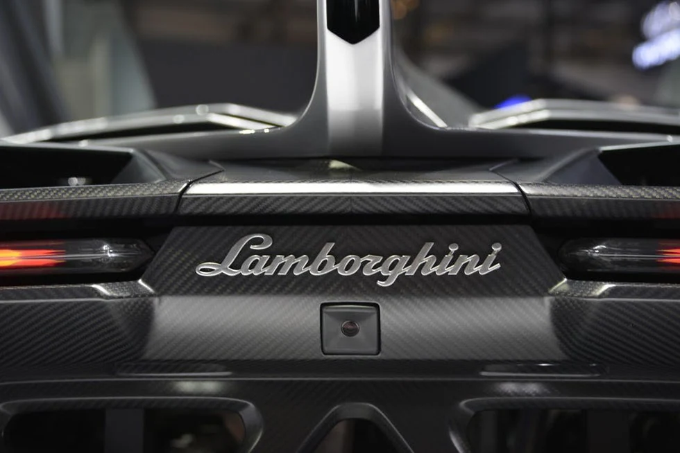 Lamborghini y su fibra de carbono... ¿en implantes médicos? | Autocasión